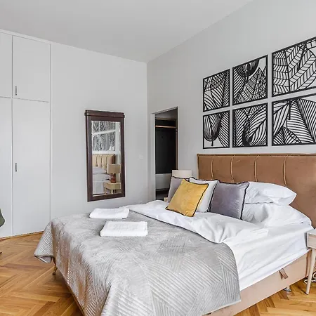 P&o Wiejska Ii * Varşova